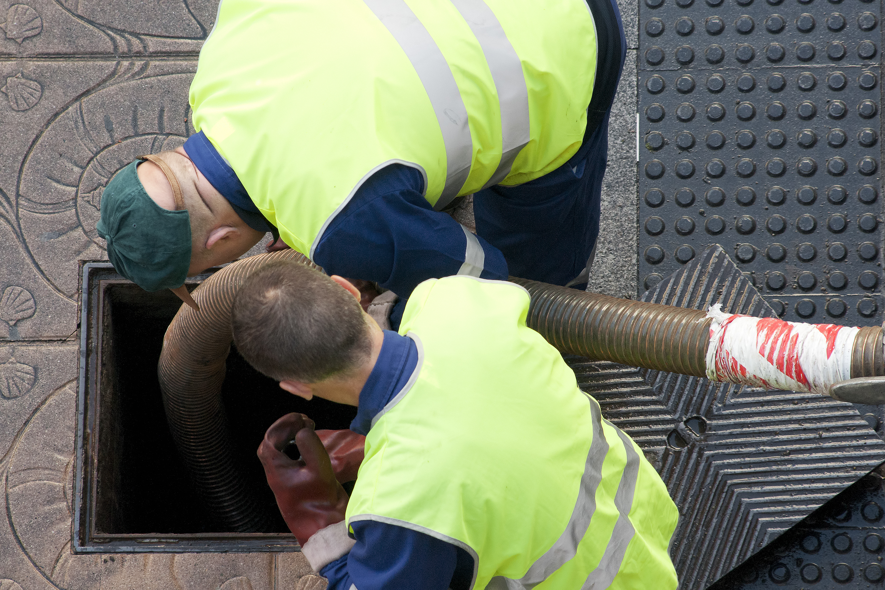Water – Men working down manhole – shutterstock_284694986 Trainer Approval Workshop - National Water Hygiene (November)
